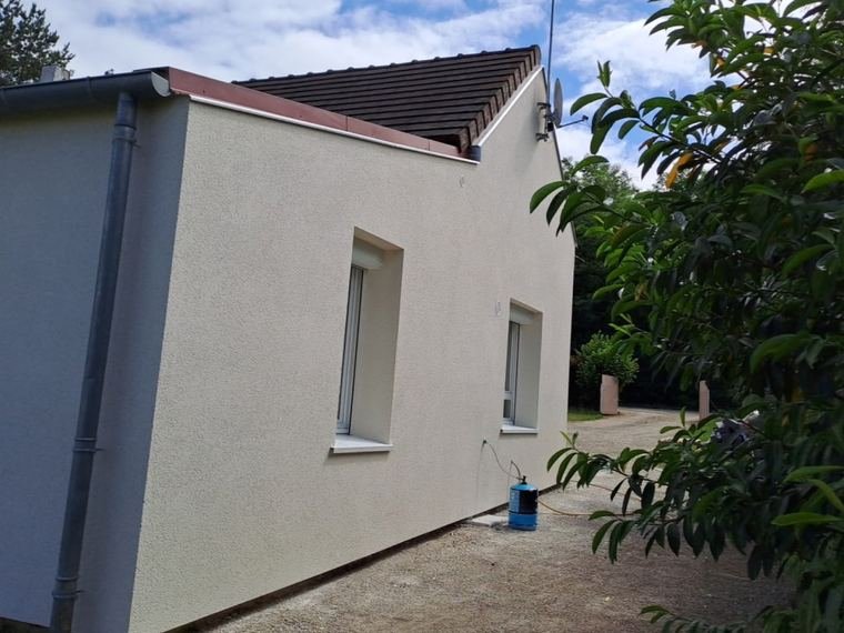 Isolation thermique par l’extérieur terminée sur une maison du Gâtinais